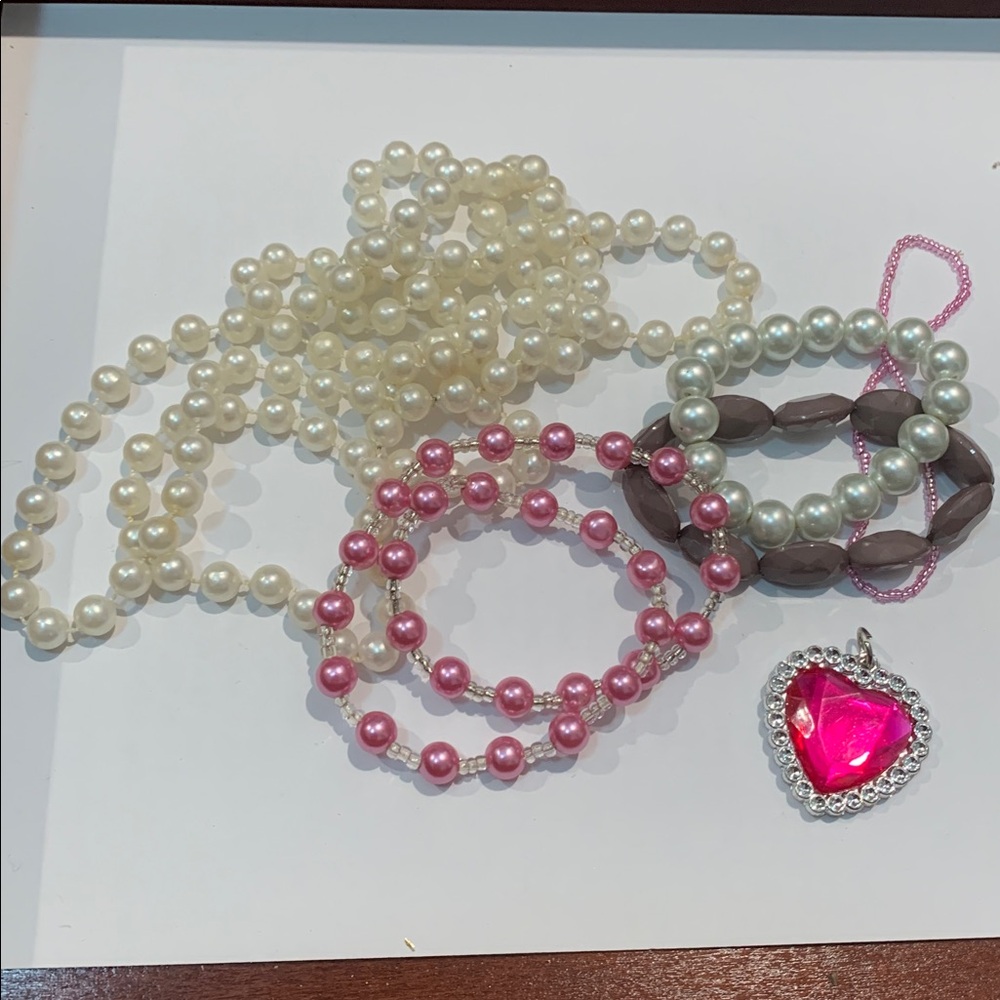 Set of 6 Vintage faux pearl necklaces and bracelets and one pendant